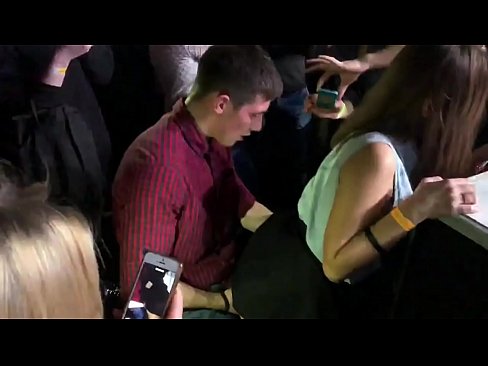 ❤️ Seks nyata di klub malam Rusia. Gadis Rusia berusia 18 tahun di anus dan vagina bercinta di klub malam ❤❌ Video sialan  di porno id.aircoolershop.top ️❤